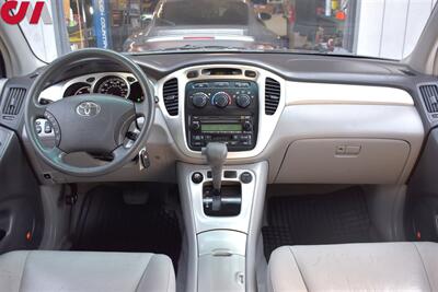 2006 Toyota Highlander Hybrid  AWD 4dr SUV! 3rd Row Seats! Leather Seats! Sunroof! Tow Hitch! All Weather Floor Mats! Cruise Control! JBL Sound! - Photo 12 - Portland, OR 97266