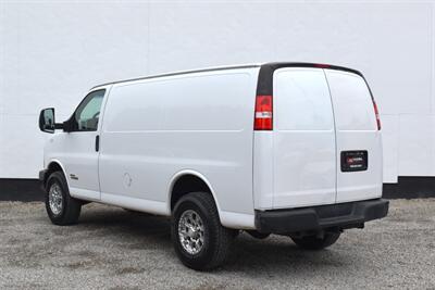 2006 Chevrolet Express 3500  3500 3dr Van! Payload Capacity 3,270lbs! Towing Capacity 9,400lbs! Stability Control! Traction Control! USB & AUX Input! Bluetooth! Leather Seats! Hitch Insert f/Towing! - Photo 2 - Portland, OR 97266
