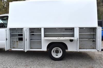 2017 Ford E-350 SD 2dr  Van!**APPOINTMENT ONLY**V10 Power! Dually! Service Body w/ Tool Compartments! Enclosed Upper Box! Work Ready! - Photo 27 - Portland, OR 97266