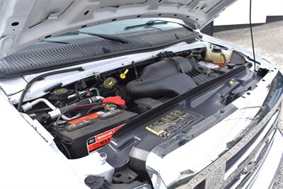 2017 Ford E-350 SD 2dr  Van!**APPOINTMENT ONLY**V10 Power! Dually! Service Body w/ Tool Compartments! Enclosed Upper Box! Work Ready! - Photo 28 - Portland, OR 97266