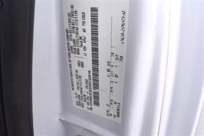 2017 Ford E-350 SD 2dr  Van!**APPOINTMENT ONLY**V10 Power! Dually! Service Body w/ Tool Compartments! Enclosed Upper Box! Work Ready! - Photo 30 - Portland, OR 97266