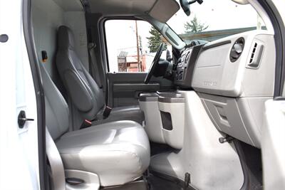 2017 Ford E-350 SD 2dr  Van!**APPOINTMENT ONLY**V10 Power! Dually! Service Body w/ Tool Compartments! Enclosed Upper Box! Work Ready! - Photo 21 - Portland, OR 97266