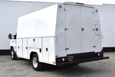 2017 Ford E-350 SD 2dr  Van!**APPOINTMENT ONLY**V10 Power! Dually! Service Body w/ Tool Compartments! Enclosed Upper Box! Work Ready! - Photo 2 - Portland, OR 97266