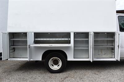 2017 Ford E-350 SD 2dr  Van!**APPOINTMENT ONLY**V10 Power! Dually! Service Body w/ Tool Compartments! Enclosed Upper Box! Work Ready! - Photo 26 - Portland, OR 97266
