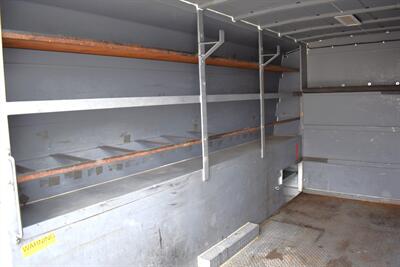 2017 Ford E-350 SD 2dr  Van!**APPOINTMENT ONLY**V10 Power! Dually! Service Body w/ Tool Compartments! Enclosed Upper Box! Work Ready! - Photo 24 - Portland, OR 97266