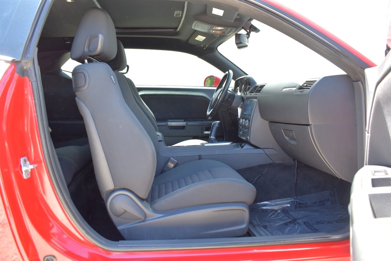 2011 Dodge Challenger R/T 2dr Coupe! 6 Speed Manual! Back Up Camera! Cruise Control! 5.7L HEMI V8! Rear-Wheel Drive! Dual Exhaust! Sport-tuned suspension! Apple CarPlay! Android Auto! - Photo 29 - Portland, OR 97266