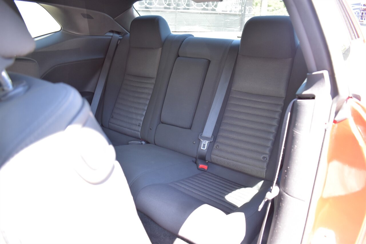 2011 Dodge Challenger R/T 2dr Coupe! 6 Speed Manual! Back Up Camera! Cruise Control! 5.7L HEMI V8! Rear-Wheel Drive! Dual Exhaust! Sport-tuned suspension! Apple CarPlay! Android Auto! - Photo 13 - Portland, OR 97266