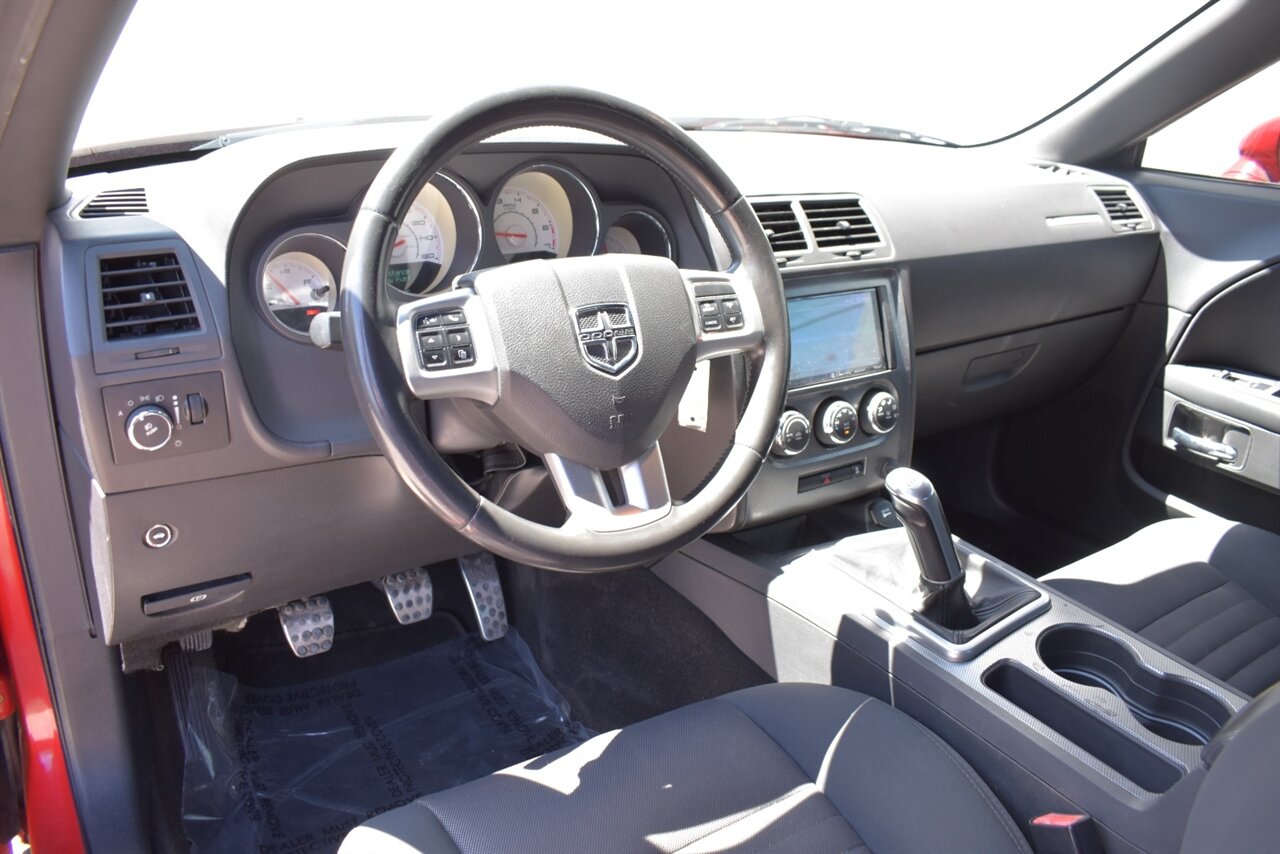 2011 Dodge Challenger R/T 2dr Coupe! 6 Speed Manual! Back Up Camera! Cruise Control! 5.7L HEMI V8! Rear-Wheel Drive! Dual Exhaust! Sport-tuned suspension! Apple CarPlay! Android Auto! - Photo 3 - Portland, OR 97266