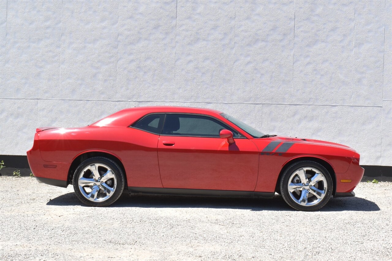2011 Dodge Challenger R/T 2dr Coupe! 6 Speed Manual! Back Up Camera! Cruise Control! 5.7L HEMI V8! Rear-Wheel Drive! Dual Exhaust! Sport-tuned suspension! Apple CarPlay! Android Auto! - Photo 9 - Portland, OR 97266