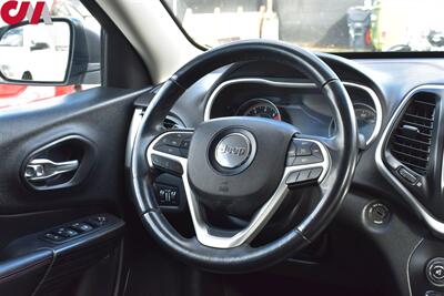 2017 Jeep Cherokee Trailhawk  Rear Differential locker! Bluetooth! Back Up Camera! Mud/Snow/Sport/Rock Drive Modes! All Weather Floor Mats! - Photo 11 - Portland, OR 97266