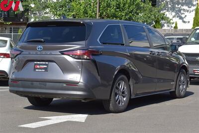 2021 Toyota Sienna LE 8-Passenger  AWD 4dr Mini-Van**BY APPOINTMENT ONLY** Toyota Safety Sense 2.0! Back Up Cam! Lane Assist! Collision Mitigation! Bluetooth! EV Drive Mode! Dynamic Radar Cruise Control! - Photo 5 - Portland, OR 97266