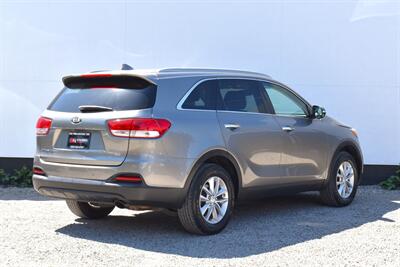 2016 Kia Sorento LX  AWD 4dr SUV! 3rd Row Seats! Back Up Camera! Parking Assist! Bluetooth! Center Locking Diff! Heated Seats! Bluetooth! Eco & Sport Drive Modes! - Photo 5 - Portland, OR 97266