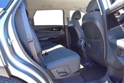 2016 Kia Sorento LX  AWD 4dr SUV! 3rd Row Seats! Back Up Camera! Parking Assist! Bluetooth! Center Locking Diff! Heated Seats! Bluetooth! Eco & Sport Drive Modes! - Photo 27 - Portland, OR 97266