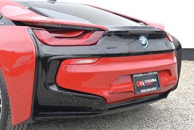 2017 BMW i8 Coupe 2D AWD 1.5L I3 Turbo Electric/Hybrid  AWD! eDrive Mode! Sport Mode! Carbon Fiber Body! Stability Control! ABS Brakes! Backup Camera! Navigation! Harman Kardon Sound! Leather Interior! Iconic Scissor Doors! - Photo 16 - Portland, OR 97266