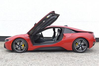 2017 BMW i8 Coupe 2D AWD 1.5L I3 Turbo Electric/Hybrid  AWD! eDrive Mode! Sport Mode! Carbon Fiber Body! Stability Control! ABS Brakes! Backup Camera! Navigation! Harman Kardon Sound! Leather Interior! Iconic Scissor Doors! - Photo 17 - Portland, OR 97266