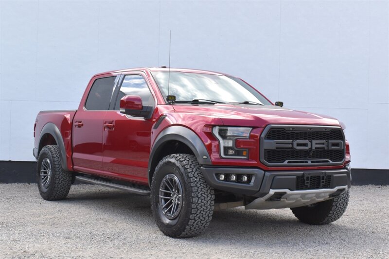 2018 Ford F-150 Raptor  4x4 4dr SuperCrew 5.5 ft. SB**APPOINTMENT ONLY**Back Up Cam! Blind Spot Monitor! Lane Assist! Park Assist! Navi! Tow Pkg! 2H/4A Auto/4H/4L! Apple CarPlay! Heated & Ventilated Leather Seats!