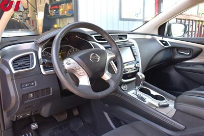 2017 Nissan Murano SV  AWD 4dr SUV**BY APPOINTMENT ONLY** Push Start! Back Up Camera! Bluetooth w/Voice Activation! Navigation! Traction Control! - Photo 3 - Portland, OR 97266