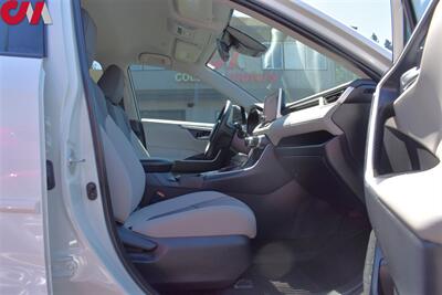 2025 Toyota RAV4 XLE  AWD 4dr SUV**BY APPOINTMENT ONLY**Toyota Safety Sense 2.5! Back Up Cam! Lane Assist! Blind Spot Monitor! Bluetooth! Eco/Sport/Mud/Snow-Drive Modes! Roof Rack! All Weather Floor Mats! - Photo 24 - Portland, OR 97266