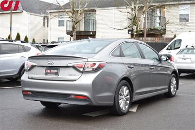 2017 Hyundai Sonata Hybrid SE  4dr Sedan **BY APPOINTMENT ONLY** Active Eco Mode! Bluetooth w/Voice Activation! Traction Control! Back-up Cam! Apple CarPlay! Android Auto! - Photo 5 - Portland, OR 97266