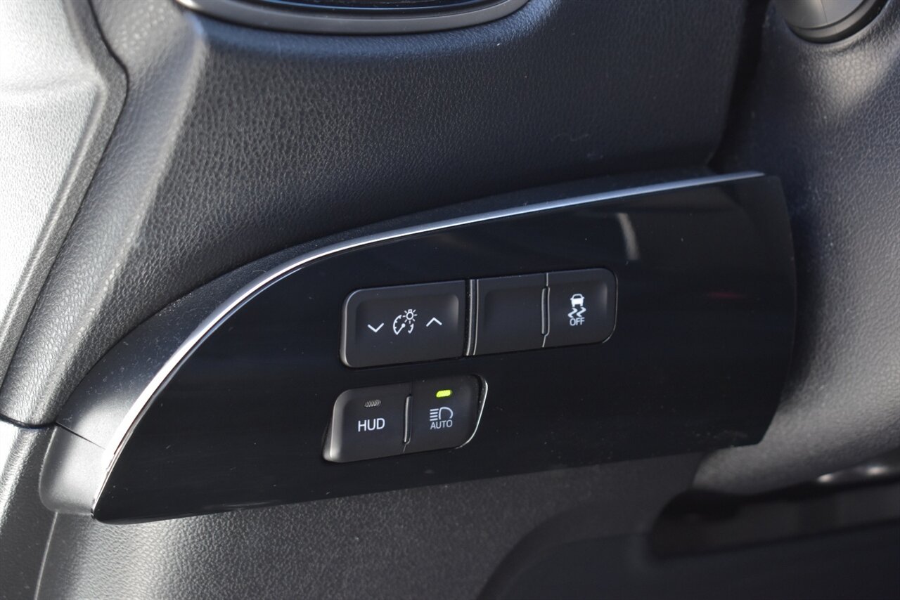 2017 Toyota Prius Four 4dr Hatchback**BY APPOINTMENT ONLY** Back Up Camera! Blind Spot Monitor w/Rear Cross Traffic Alert! Navigation! Bluetooth Connectivity! Heated Seats! - Photo 16 - Portland, OR 97266