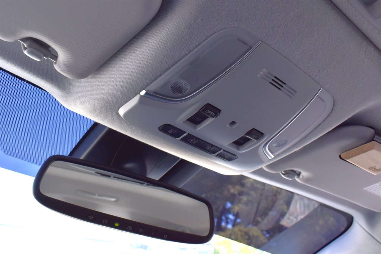 2017 Toyota Prius Four 4dr Hatchback**BY APPOINTMENT ONLY** Back Up Camera! Blind Spot Monitor w/Rear Cross Traffic Alert! Navigation! Bluetooth Connectivity! Heated Seats! - Photo 18 - Portland, OR 97266