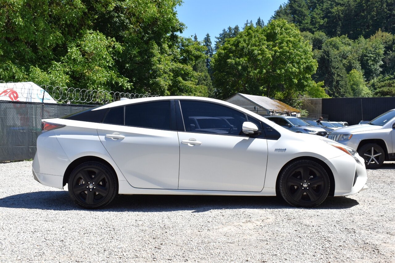 2017 Toyota Prius Four 4dr Hatchback**BY APPOINTMENT ONLY** Back Up Camera! Blind Spot Monitor w/Rear Cross Traffic Alert! Navigation! Bluetooth Connectivity! Heated Seats! - Photo 6 - Portland, OR 97266