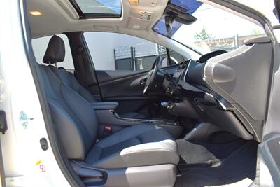 2017 Toyota Prius Four 4dr Hatchback**BY APPOINTMENT ONLY** Back Up Camera! Blind Spot Monitor w/Rear Cross Traffic Alert! Navigation! Bluetooth Connectivity! Heated Seats! - Photo 27 - Portland, OR 97266
