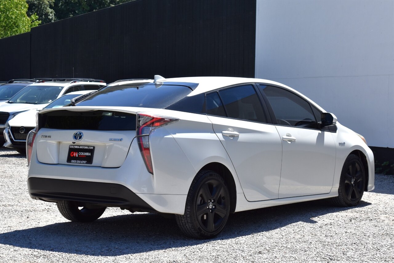 2017 Toyota Prius Four 4dr Hatchback**BY APPOINTMENT ONLY** Back Up Camera! Blind Spot Monitor w/Rear Cross Traffic Alert! Navigation! Bluetooth Connectivity! Heated Seats! - Photo 5 - Portland, OR 97266