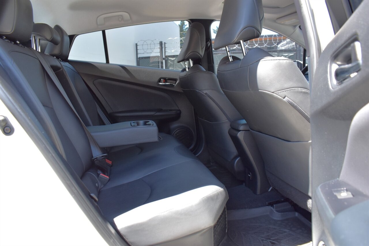 2017 Toyota Prius Four 4dr Hatchback**BY APPOINTMENT ONLY** Back Up Camera! Blind Spot Monitor w/Rear Cross Traffic Alert! Navigation! Bluetooth Connectivity! Heated Seats! - Photo 26 - Portland, OR 97266