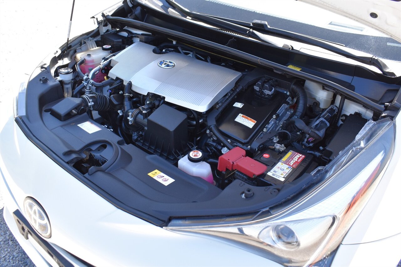 2017 Toyota Prius Four 4dr Hatchback**BY APPOINTMENT ONLY** Back Up Camera! Blind Spot Monitor w/Rear Cross Traffic Alert! Navigation! Bluetooth Connectivity! Heated Seats! - Photo 30 - Portland, OR 97266