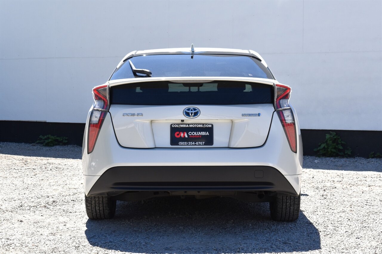 2017 Toyota Prius Four 4dr Hatchback**BY APPOINTMENT ONLY** Back Up Camera! Blind Spot Monitor w/Rear Cross Traffic Alert! Navigation! Bluetooth Connectivity! Heated Seats! - Photo 4 - Portland, OR 97266