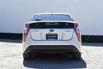 2017 Toyota Prius Four 4dr Hatchback**BY APPOINTMENT ONLY** Back Up Camera! Blind Spot Monitor w/Rear Cross Traffic Alert! Navigation! Bluetooth Connectivity! Heated Seats! - Photo 4 - Portland, OR 97266