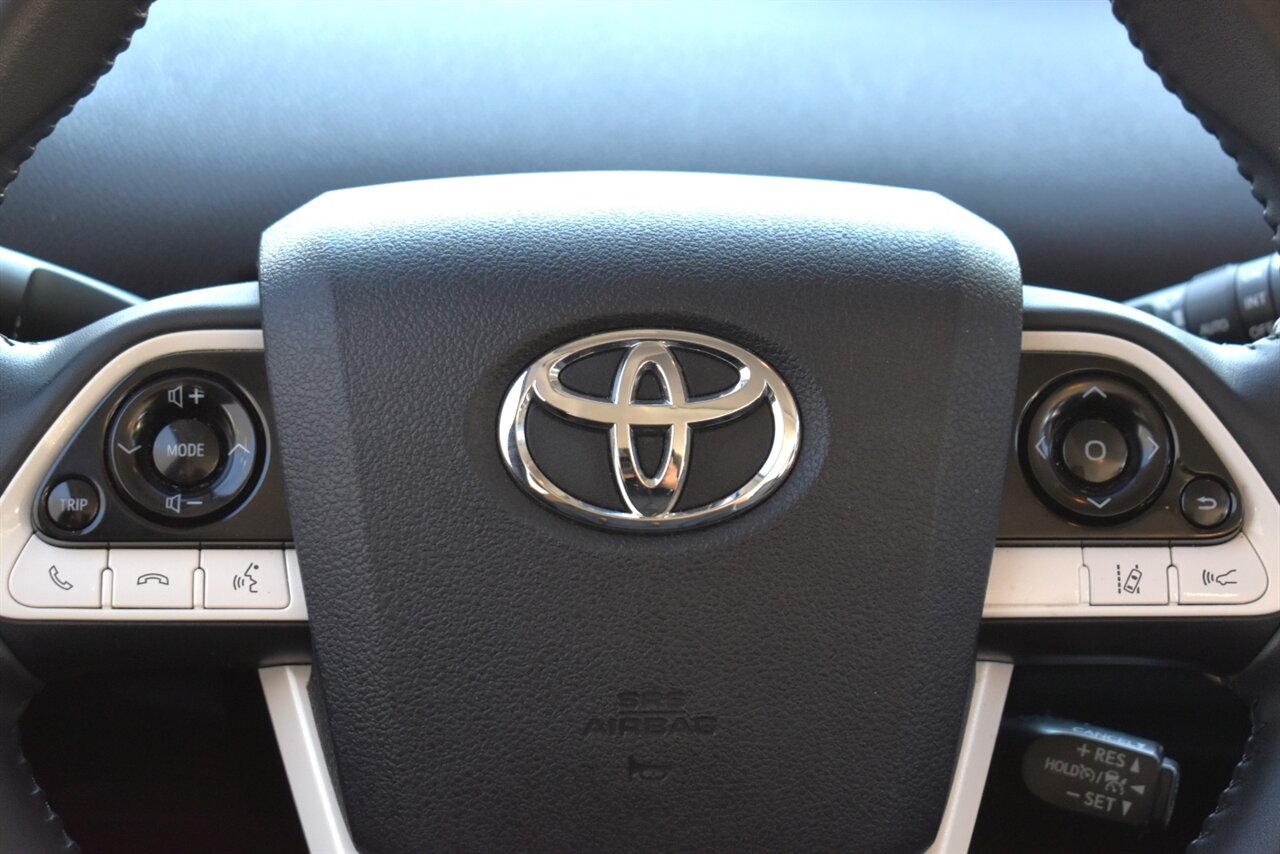 2017 Toyota Prius Four 4dr Hatchback**BY APPOINTMENT ONLY** Back Up Camera! Blind Spot Monitor w/Rear Cross Traffic Alert! Navigation! Bluetooth Connectivity! Heated Seats! - Photo 14 - Portland, OR 97266