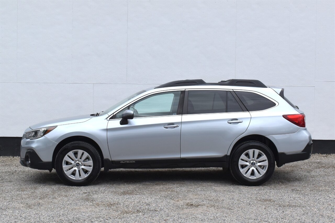 2018 Subaru Outback 2.5i Premium AWD 4dr Wagon! X-MODE! Up to 32 MPG Hwy! EyeSight Driver Assist! Adaptive Cruise Control! Blind Spot Monitor! Rear Cross-Traffic Alert! Heated Seats! Apple CarPlay & Android Auto! Backup Camera! - Photo 9 - Portland, OR 97266