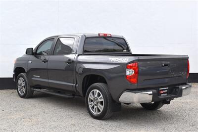 2015 Toyota Tundra SR5  4X4 4dr CrewMax Cab Pickup SB (5.7L V8)! Back Up Camera! Leather! 2WD/4HI/4LO! Tow Pkg! Tow-Haul Mode! Bluetooth Connectivity! Running Boards! - Photo 2 - Portland, OR 97266