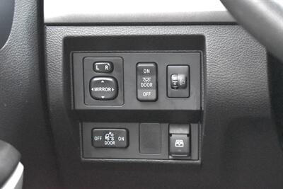 2015 Toyota Tundra SR5  4X4 4dr CrewMax Cab Pickup SB (5.7L V8)! Back Up Camera! Leather! 2WD/4HI/4LO! Tow Pkg! Tow-Haul Mode! Bluetooth Connectivity! Running Boards! - Photo 17 - Portland, OR 97266