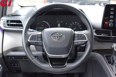 2022 Toyota Sienna XLE 7-Passenger  4dr Mini-Van**BY APPOINTMENT ONLY** Back Up Cam! Lane Assist! Radar Cruise Control! Blind Spot Monitor! Bluetooth! Sunroof! Heated Leather Seats! Custom Flooring! - Photo 13 - Portland, OR 97266