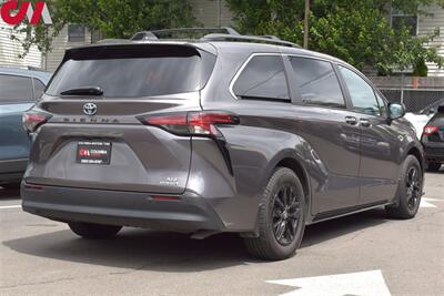 2022 Toyota Sienna XLE 7-Passenger  4dr Mini-Van**BY APPOINTMENT ONLY** Back Up Cam! Lane Assist! Radar Cruise Control! Blind Spot Monitor! Bluetooth! Sunroof! Heated Leather Seats! Custom Flooring! - Photo 5 - Portland, OR 97266