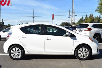 2012 Toyota Prius c Three  Three 4dr Hatchback! 50-MPG! Sensing Keyless Entry! Push-Start! Touch Screen Monitor! Bluetooth! Smartphone Interface! - Photo 6 - Portland, OR 97266