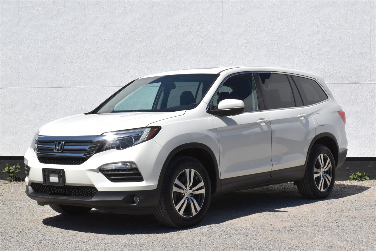 2017 Honda Pilot EX-L AWD 4dr SUV! 3rd Row Seats! Back Up Camera! Passenger-side Camera! Cruise Control! ECON Mode! Sunroof! Heated Leather Seats! Bluetooth Connectivity! Powered liftgate! - Photo 8 - Portland, OR 97266