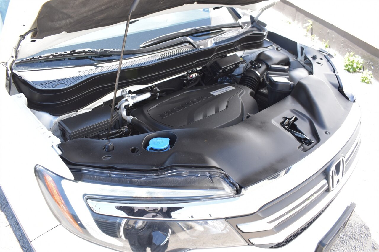 2017 Honda Pilot EX-L AWD 4dr SUV! 3rd Row Seats! Back Up Camera! Passenger-side Camera! Cruise Control! ECON Mode! Sunroof! Heated Leather Seats! Bluetooth Connectivity! Powered liftgate! - Photo 34 - Portland, OR 97266