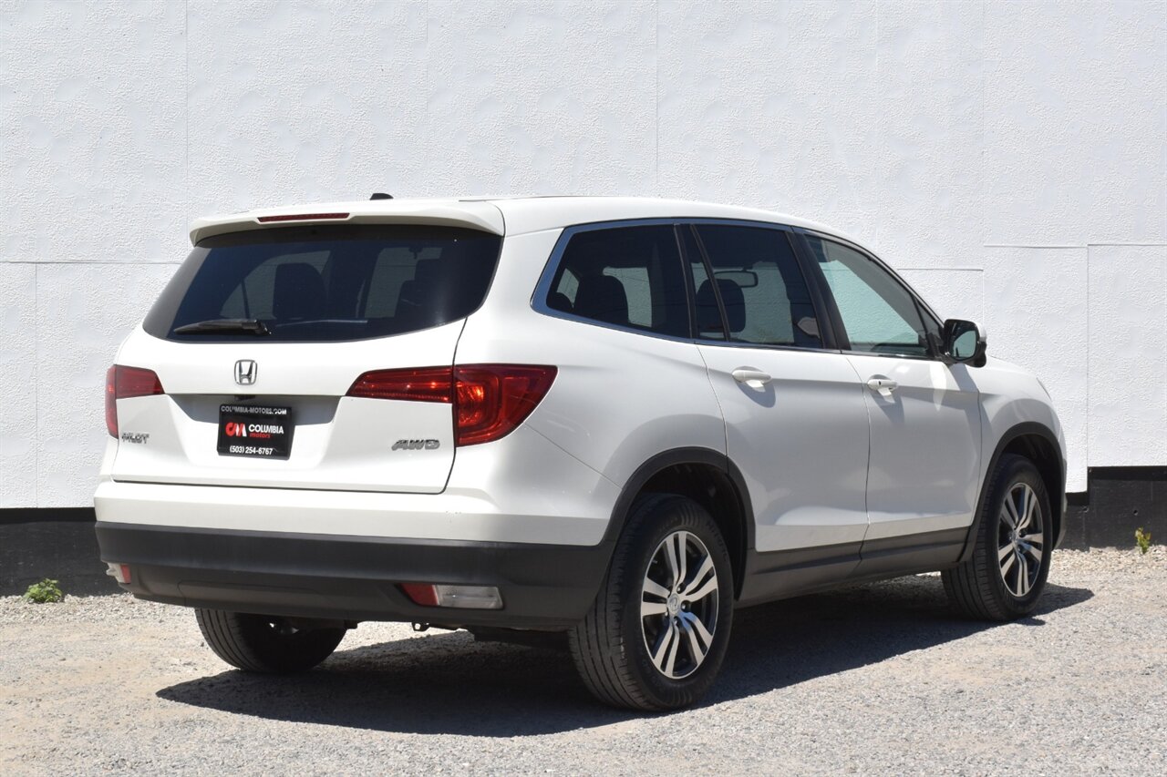2017 Honda Pilot EX-L AWD 4dr SUV! 3rd Row Seats! Back Up Camera! Passenger-side Camera! Cruise Control! ECON Mode! Sunroof! Heated Leather Seats! Bluetooth Connectivity! Powered liftgate! - Photo 5 - Portland, OR 97266
