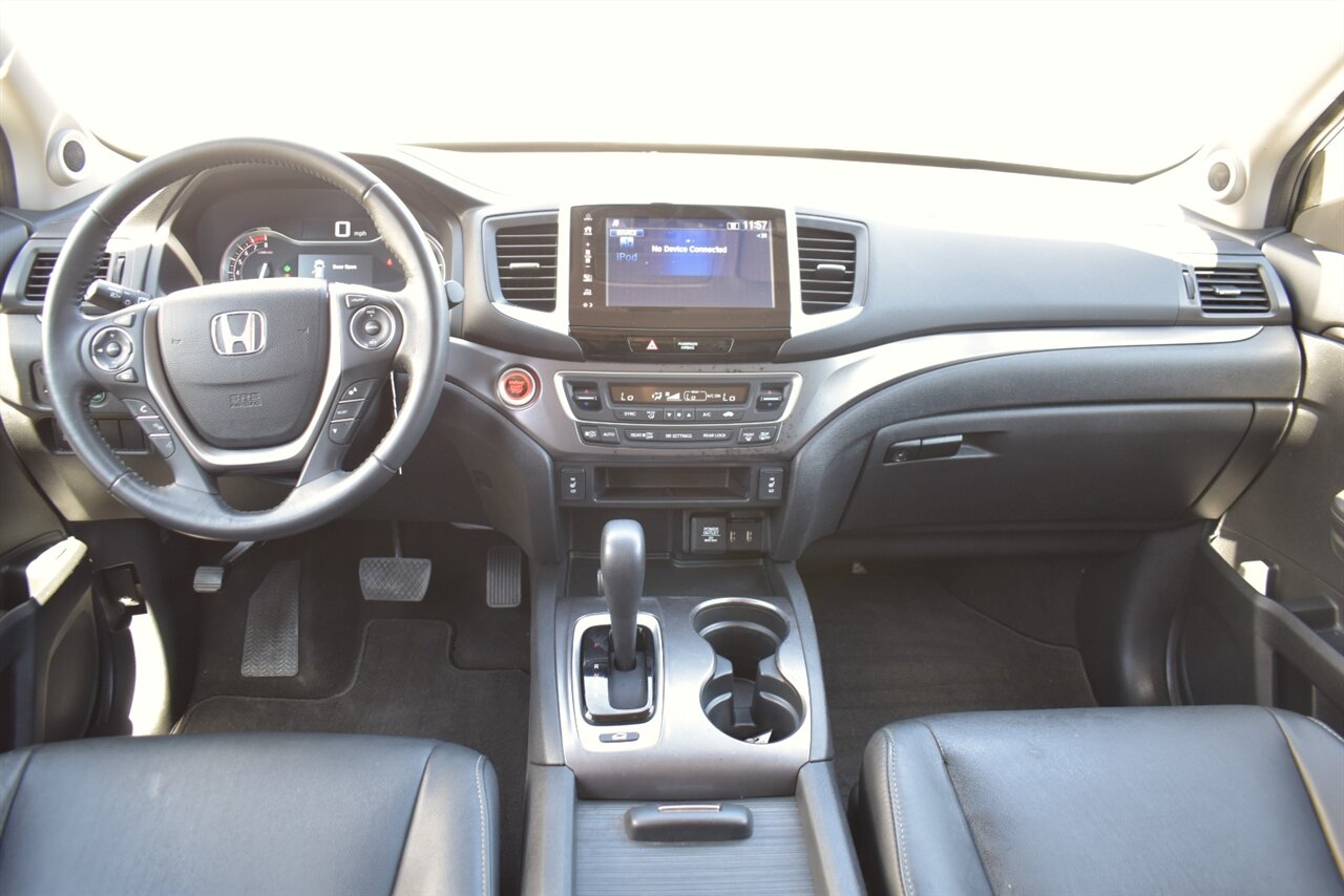 2017 Honda Pilot EX-L AWD 4dr SUV! 3rd Row Seats! Back Up Camera! Passenger-side Camera! Cruise Control! ECON Mode! Sunroof! Heated Leather Seats! Bluetooth Connectivity! Powered liftgate! - Photo 14 - Portland, OR 97266