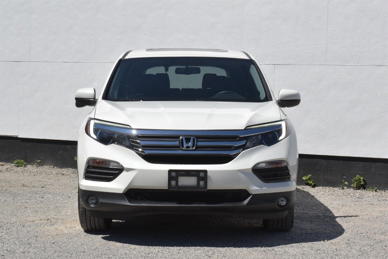 2017 Honda Pilot EX-L AWD 4dr SUV! 3rd Row Seats! Back Up Camera! Passenger-side Camera! Cruise Control! ECON Mode! Sunroof! Heated Leather Seats! Bluetooth Connectivity! Powered liftgate! - Photo 7 - Portland, OR 97266