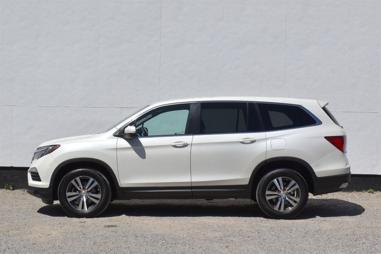 2017 Honda Pilot EX-L AWD 4dr SUV! 3rd Row Seats! Back Up Camera! Passenger-side Camera! Cruise Control! ECON Mode! Sunroof! Heated Leather Seats! Bluetooth Connectivity! Powered liftgate! - Photo 9 - Portland, OR 97266