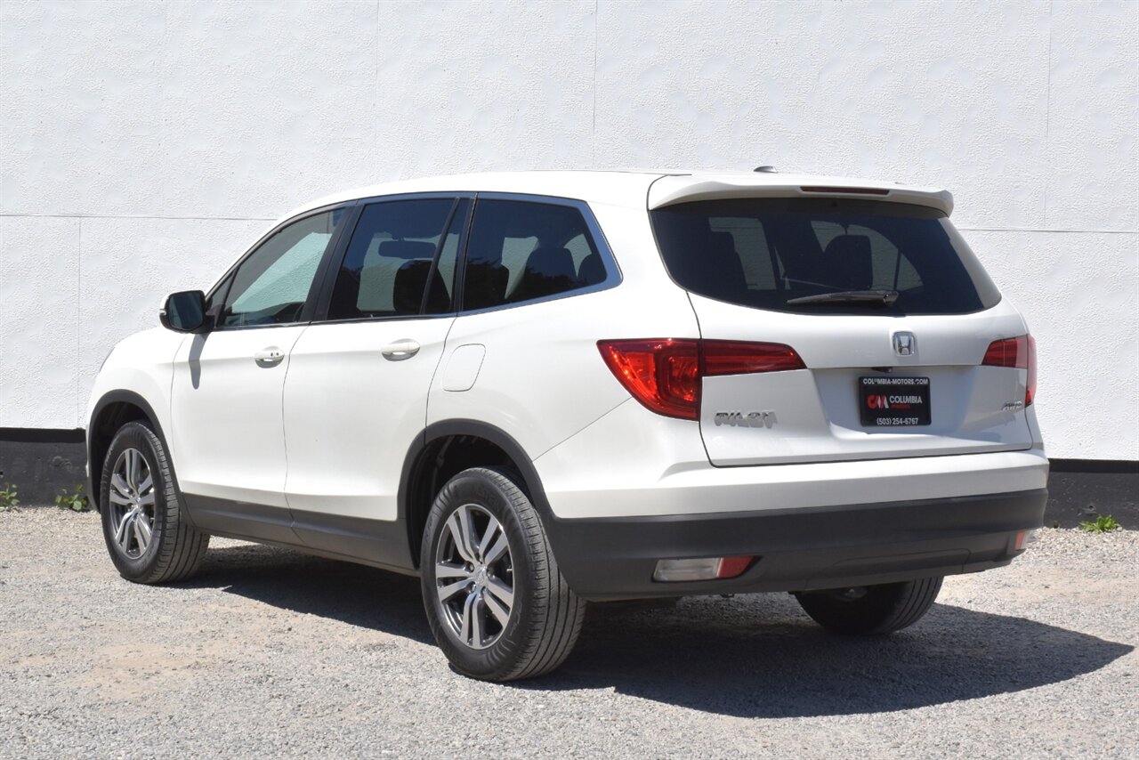 2017 Honda Pilot EX-L AWD 4dr SUV! 3rd Row Seats! Back Up Camera! Passenger-side Camera! Cruise Control! ECON Mode! Sunroof! Heated Leather Seats! Bluetooth Connectivity! Powered liftgate! - Photo 2 - Portland, OR 97266