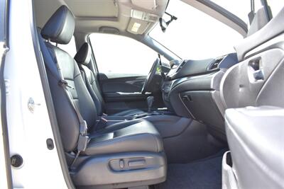 2017 Honda Pilot EX-L AWD 4dr SUV! 3rd Row Seats! Back Up Camera! Passenger-side Camera! Cruise Control! ECON Mode! Sunroof! Heated Leather Seats! Bluetooth Connectivity! Powered liftgate! - Photo 30 - Portland, OR 97266