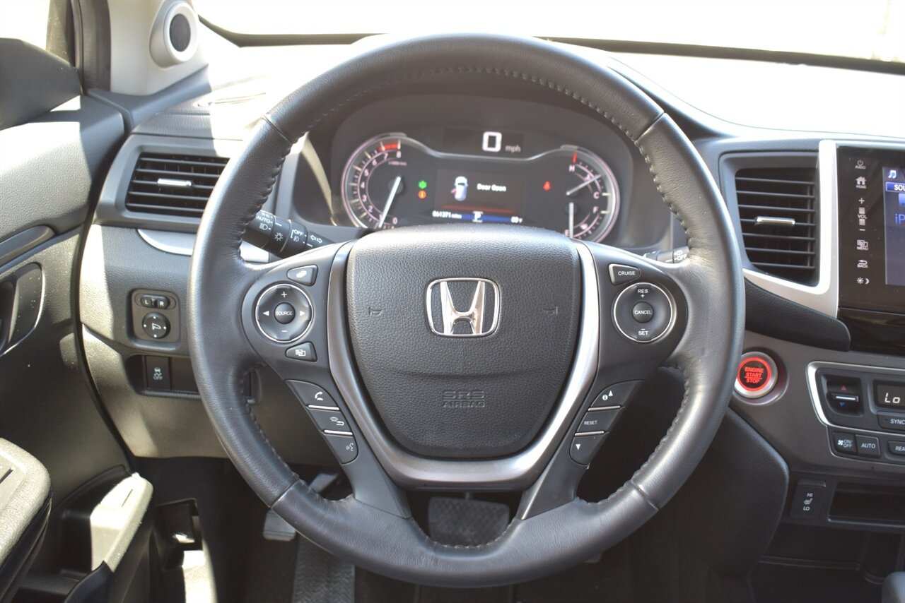 2017 Honda Pilot EX-L AWD 4dr SUV! 3rd Row Seats! Back Up Camera! Passenger-side Camera! Cruise Control! ECON Mode! Sunroof! Heated Leather Seats! Bluetooth Connectivity! Powered liftgate! - Photo 15 - Portland, OR 97266