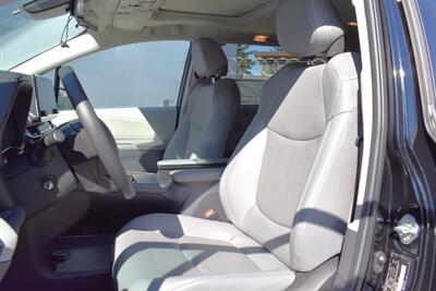 2024 Toyota Sienna Limited  AWD 4dr 7-Passenger Van!**APPOINTMENT ONLY**Adaptive Cruise Control! Lane Departure Alert! Pre-Collision System! Blind Spot Monitor! Rear Cross Traffic Alert! - Photo 11 - Portland, OR 97266