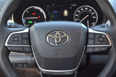 2024 Toyota Sienna Limited  AWD 4dr 7-Passenger Van!**APPOINTMENT ONLY**Adaptive Cruise Control! Lane Departure Alert! Pre-Collision System! Blind Spot Monitor! Rear Cross Traffic Alert! - Photo 16 - Portland, OR 97266